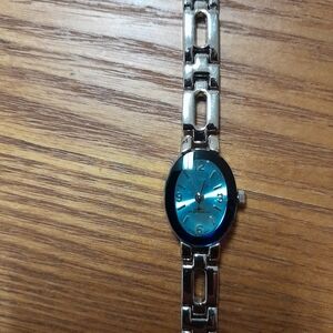 EUC Women's Silver Quartz Watch (NEW BATTERY/ WORKING) Size:OS  Geneva